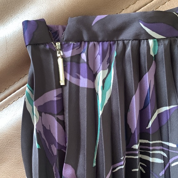 Ralph Lauren pleated floral skirt.  12petite - Picture 4 of 5